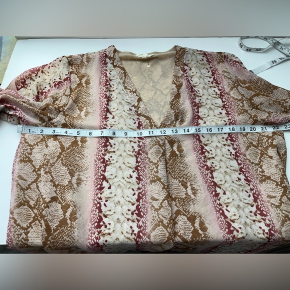 ENTRO Women’s Tunic Top Blouse Pink Snake Print Size L V Neck Balloon Sleeve - Picture 13 of 13